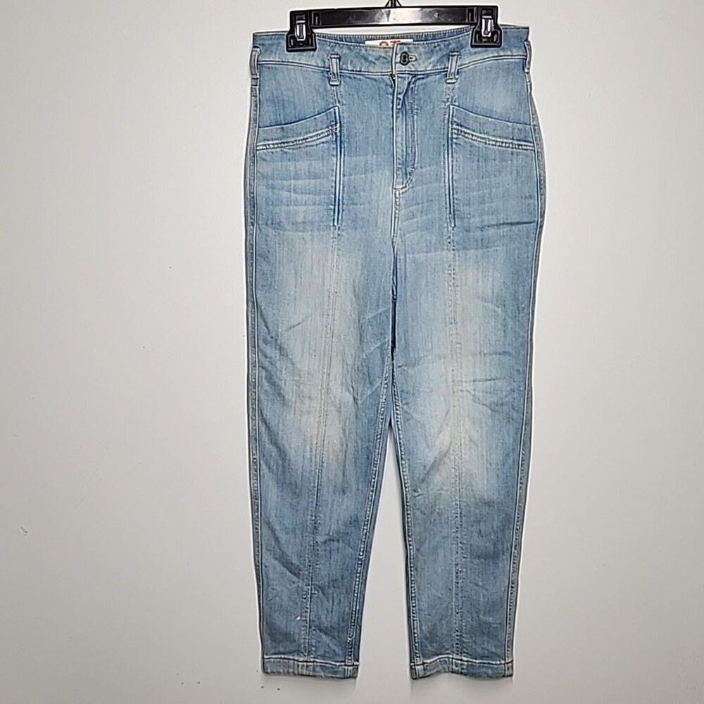 Free People We the Free light Wash high waisted blue jeans straight leg size 27